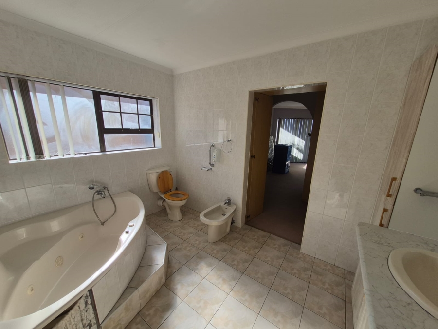 4 Bedroom Property for Sale in Dana Bay Western Cape
